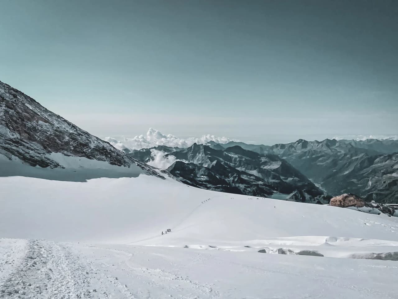 A majestic panorama of the snow-capped peaks of Mont Rose, an invitation to alpine adventure.