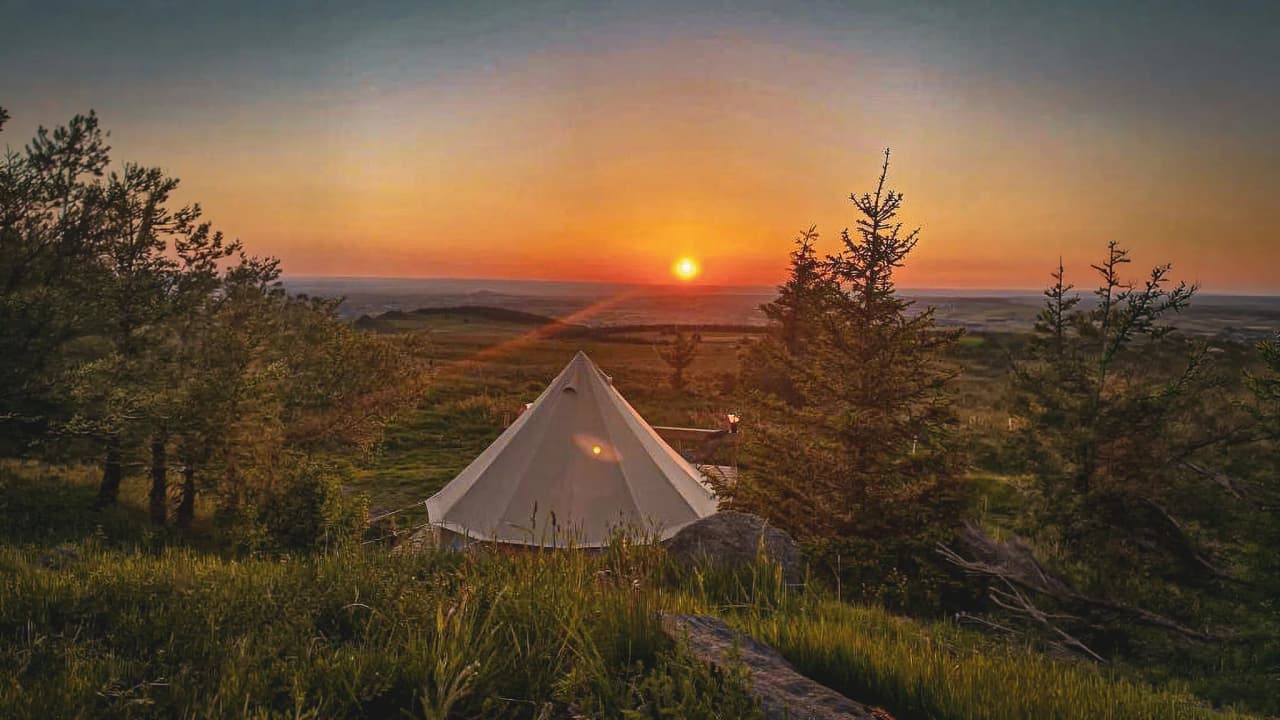 Tent at the top of a pass, watching the sun set over the Massif Central. Nature escape guaranteed!