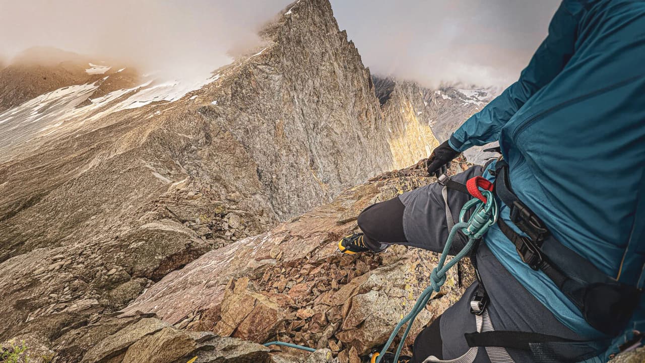 A bird's eye view of a steep mountain path in the heart of the Écrins, ideal for mountaineering.