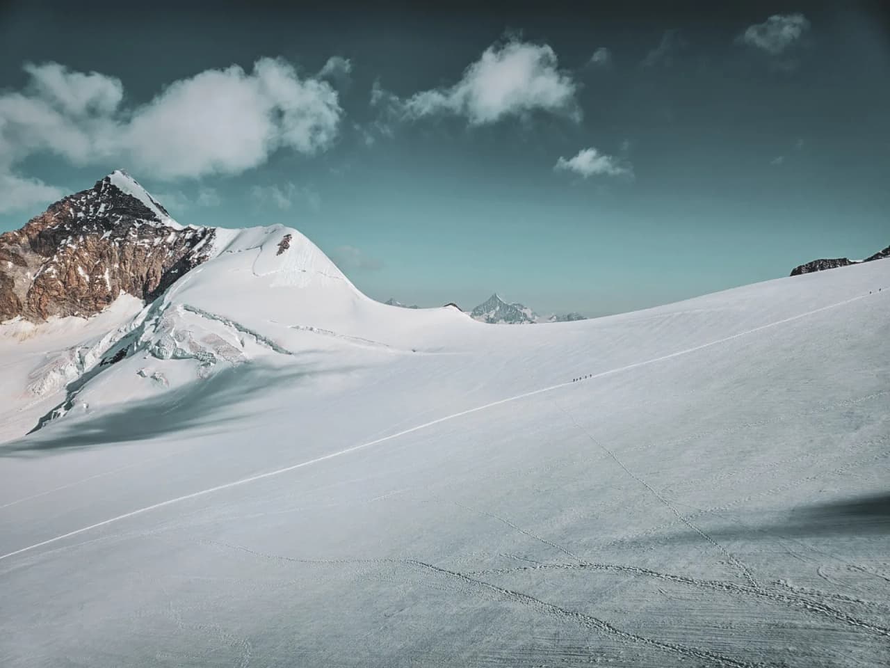 An Alpine panorama of glistening glaciers and majestic peaks, an invitation to adventure.