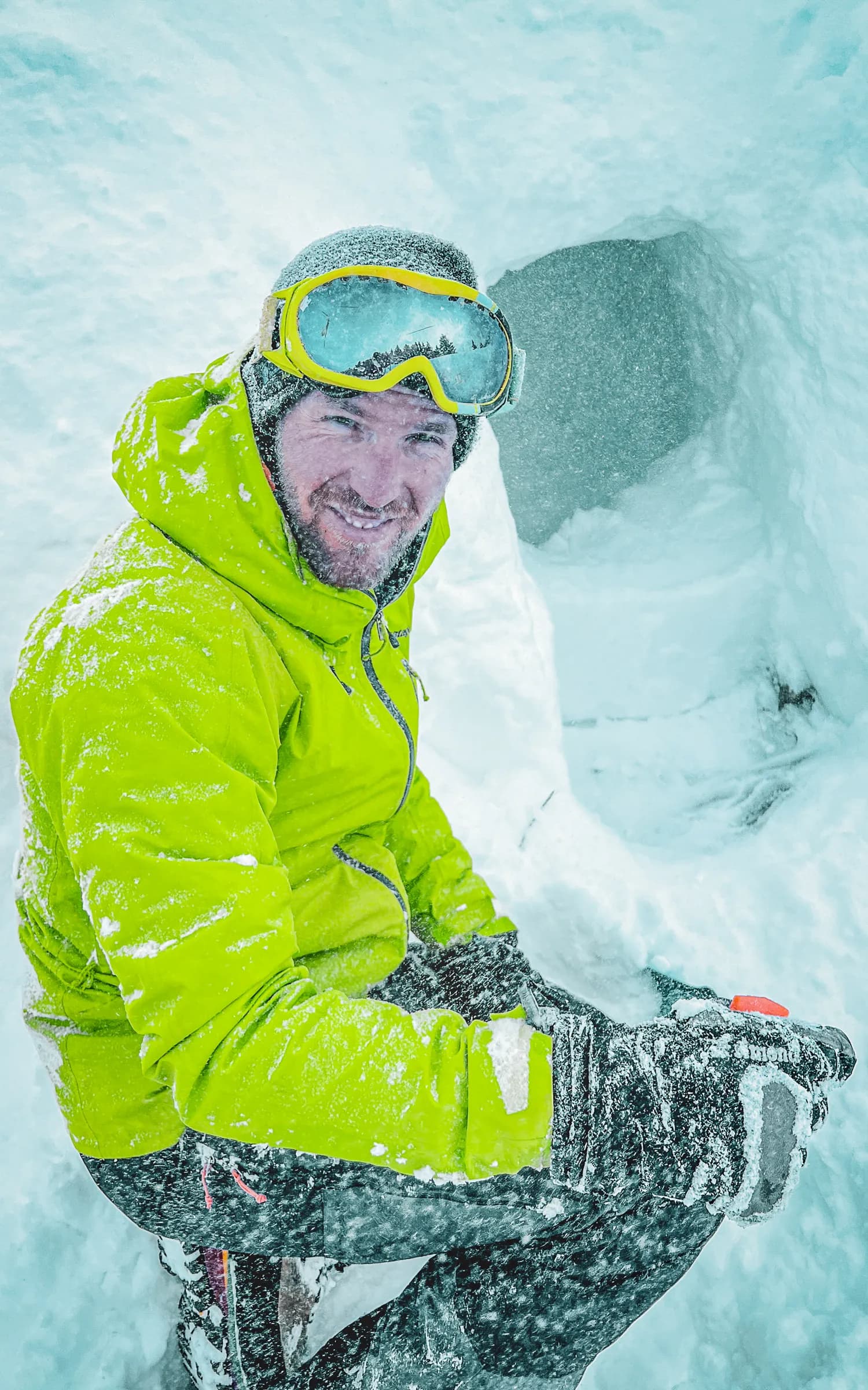 Sneeuwschoenwandelen met een iglonacht tegenover de Meije