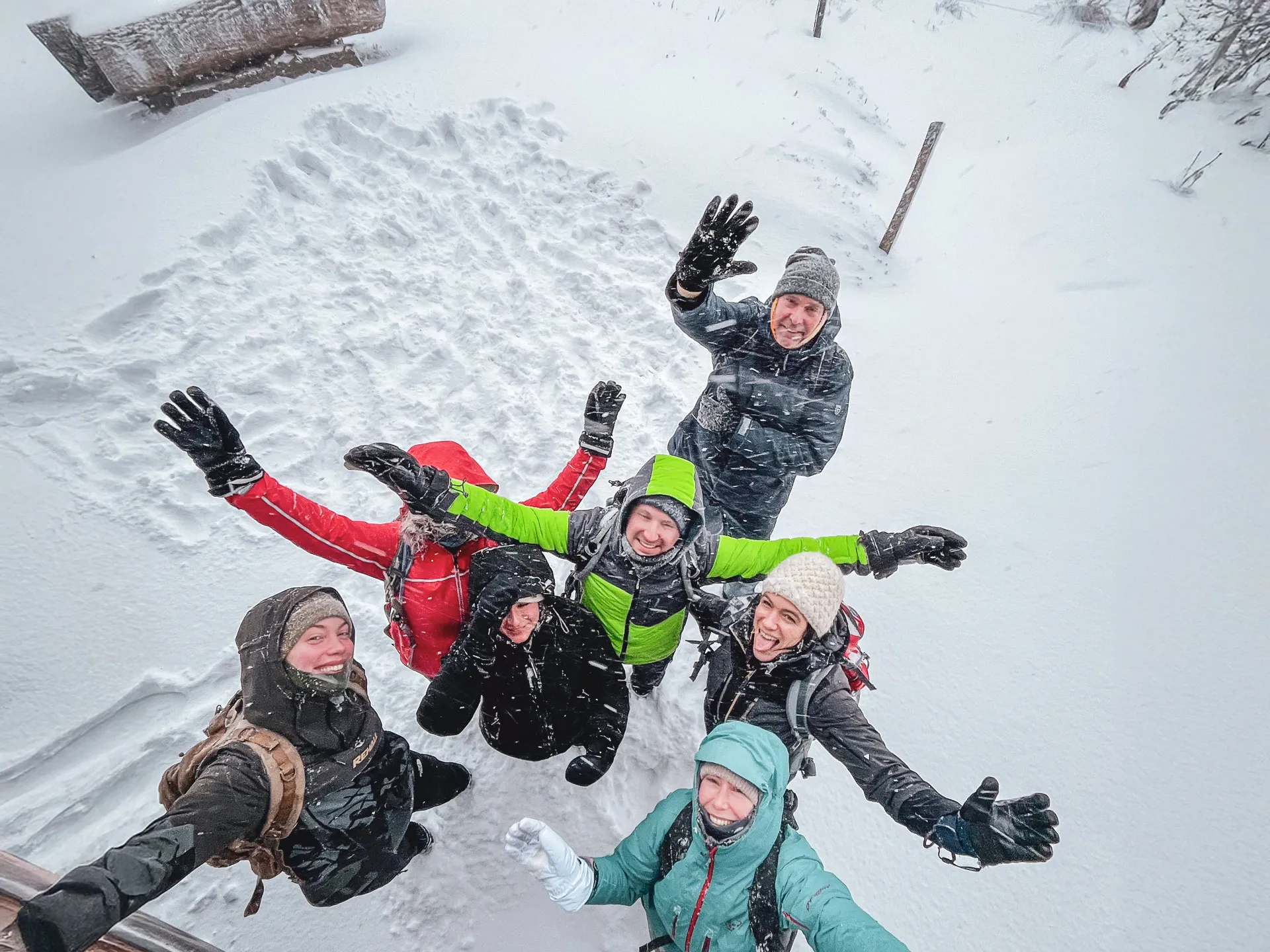 Snow-covered Alpine scenery with majestic mountains and forests, an invitation to winter adventure.