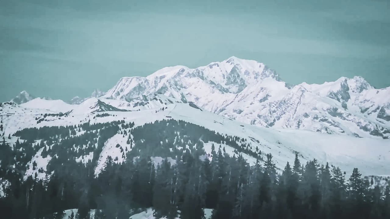 Panoramic views of the snow-capped peaks of Mont Blanc, a paradise for ski touring.