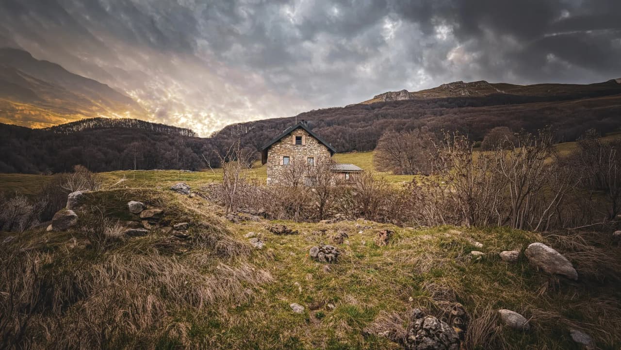 Charmante maison en pierre, entourée de nature sauvage et de collines verdoyantes, au Vercors.