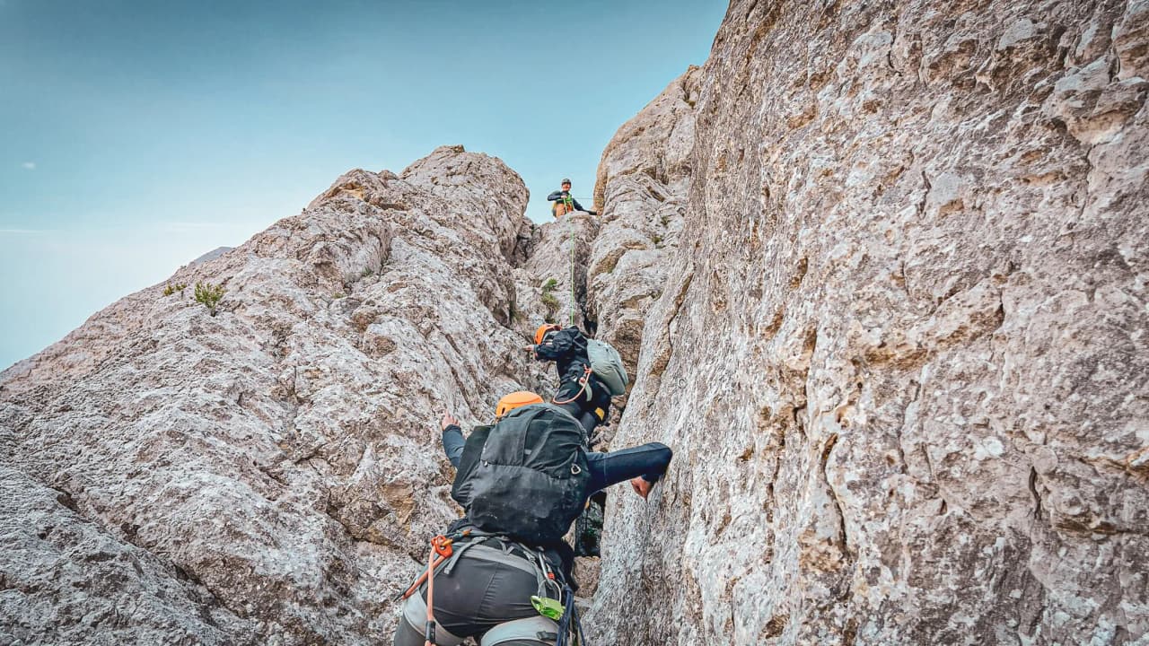 Climb the rocks of Mont Aiguille, with breathtaking views and an expert guide. An adventure guaranteed!