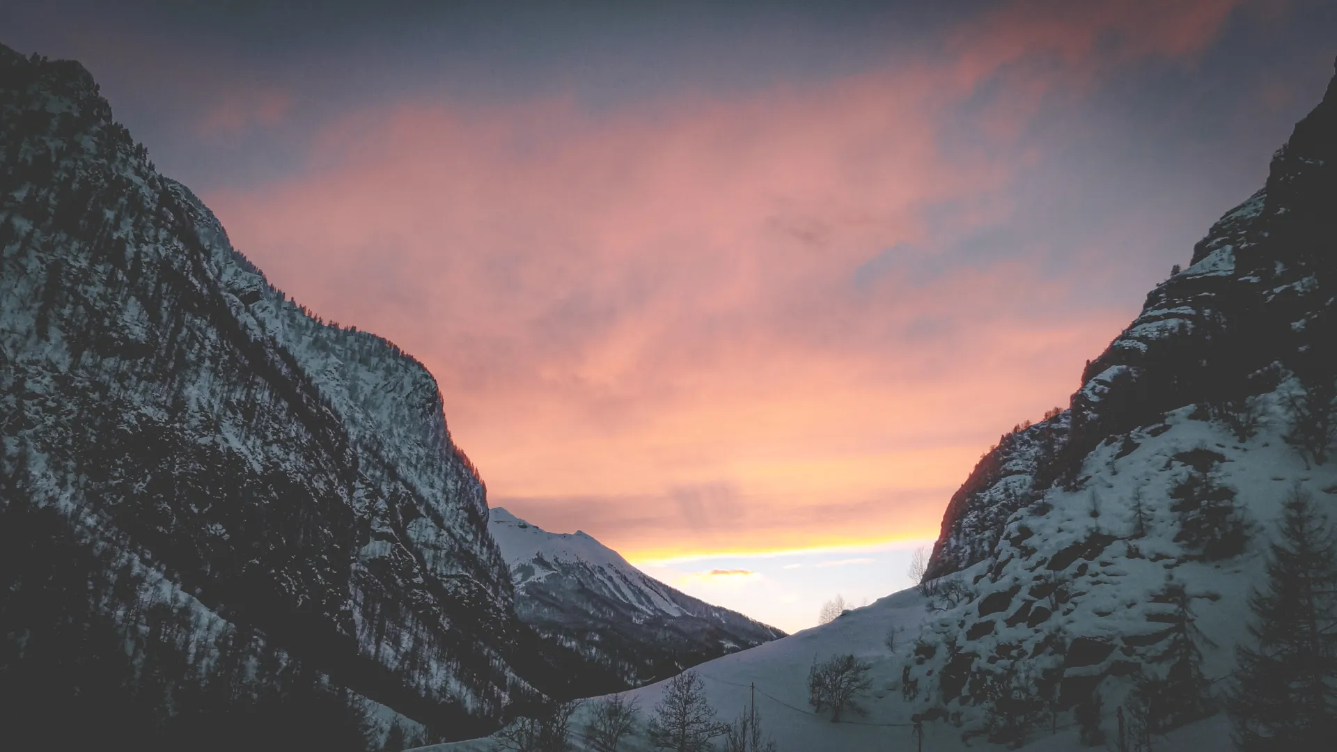 A magical sunset over the snow-capped mountains of the Clarée valley.