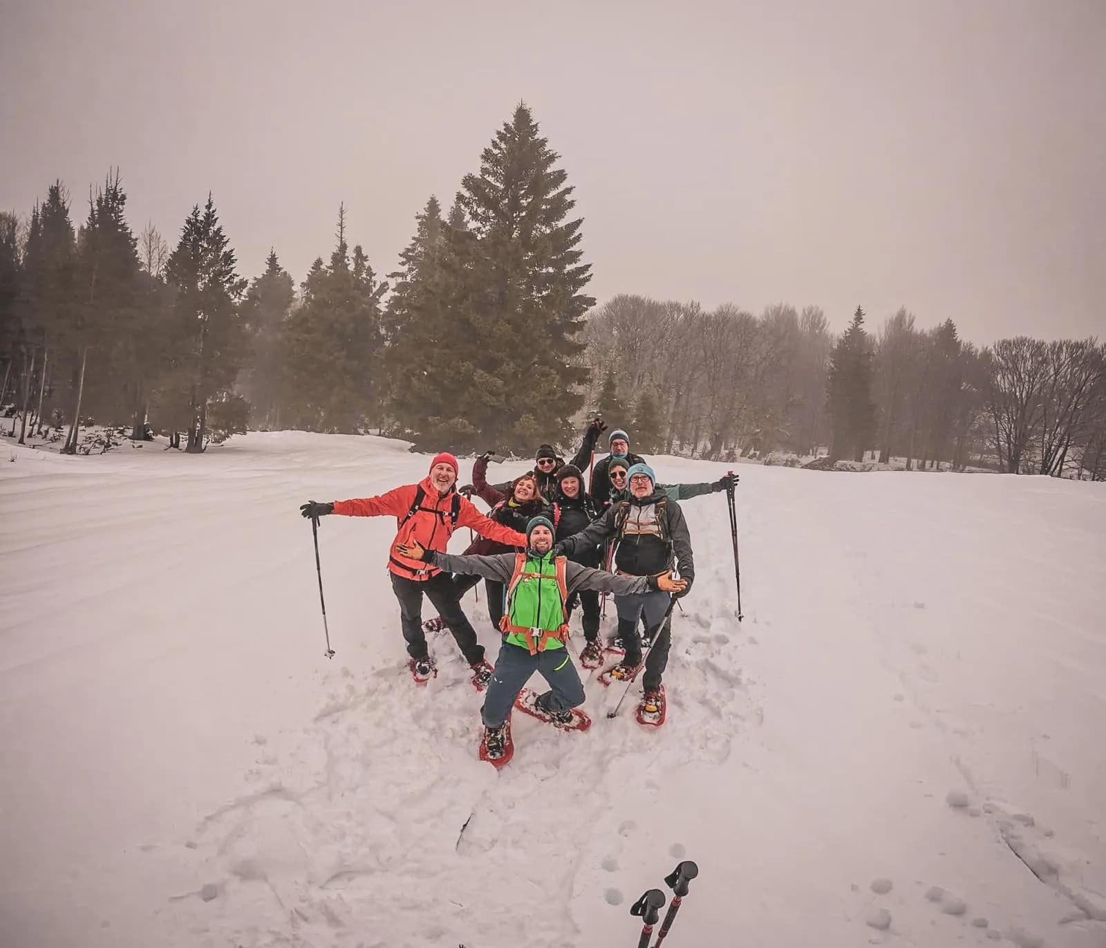 A happy group on the snow, ready for a snowshoeing adventure in the Vosges.