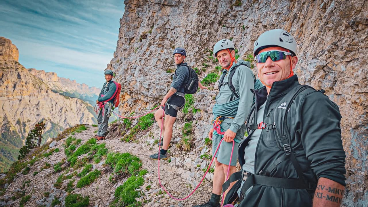 A four-person climbing expedition on Mont Aiguille, with breathtaking views of the Vercors. An adventure guaranteed!