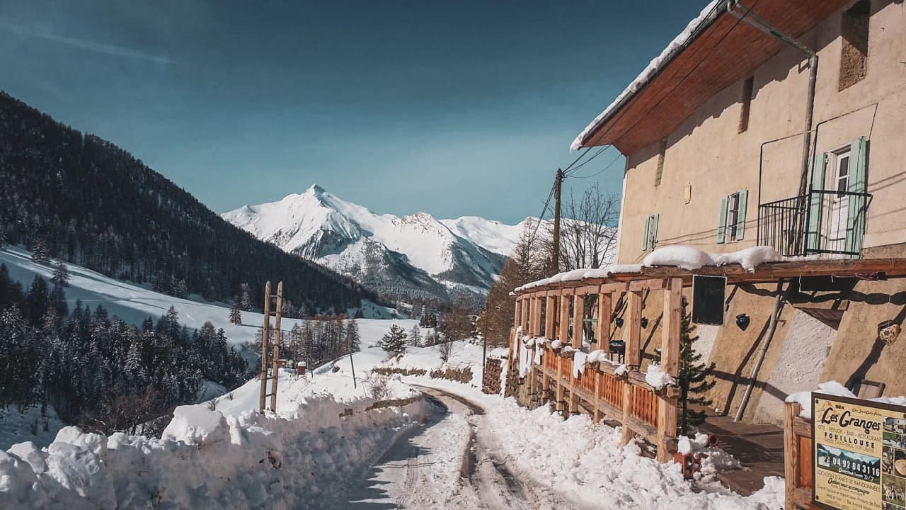 Cosy chalet in the middle of the Alps, surrounded by sparkling snow. The perfect winter escape.