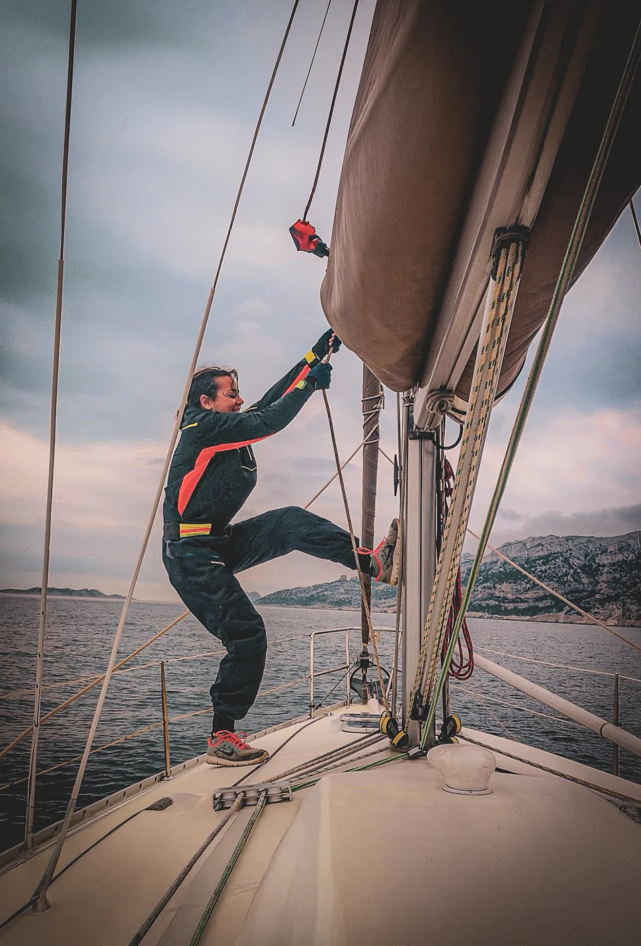 Stage de voile et escalade sur les falaises de Méditerranée