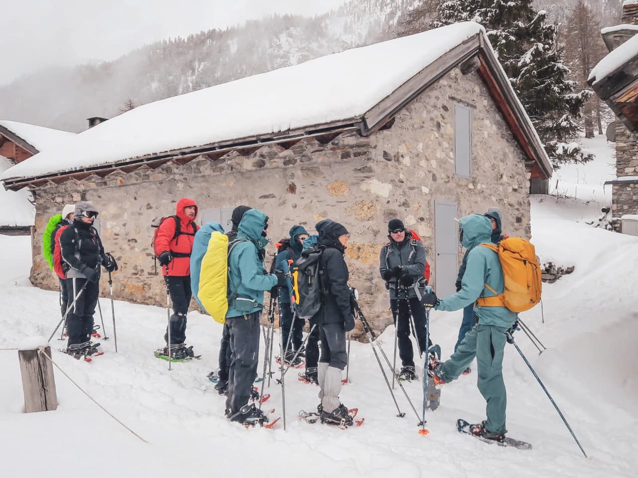 A group of snowshoe hikers ready for the Haute-Ubaye expedition.